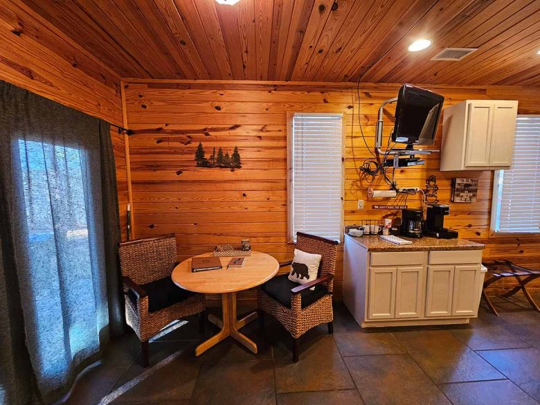 Honey Bear Cabin 1 Dining & Kitchenette