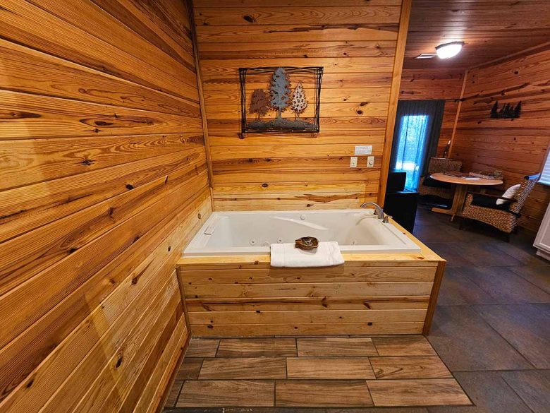 Honey Bear Cabin 1 Jetted Tub
