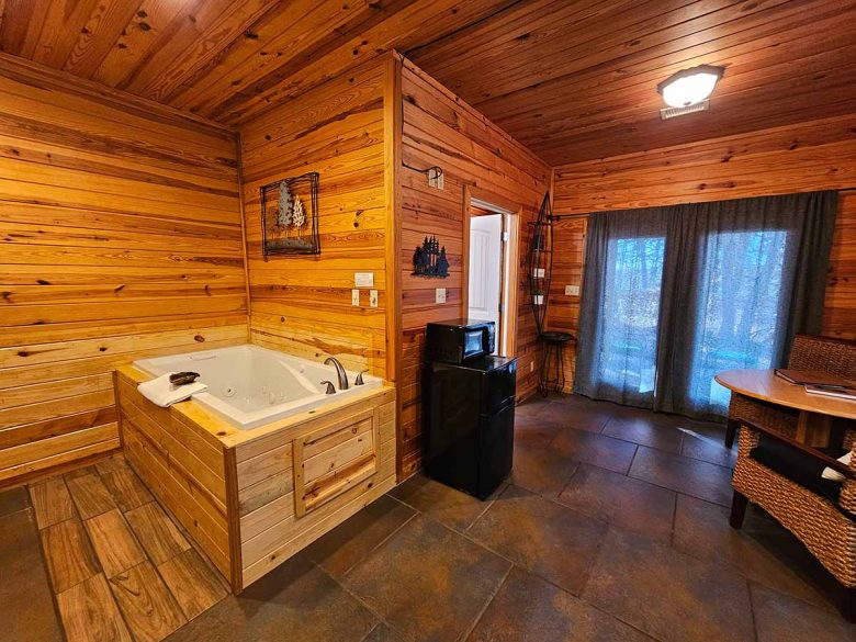 Honey Bear Cabin 1 Jetted Tub Area