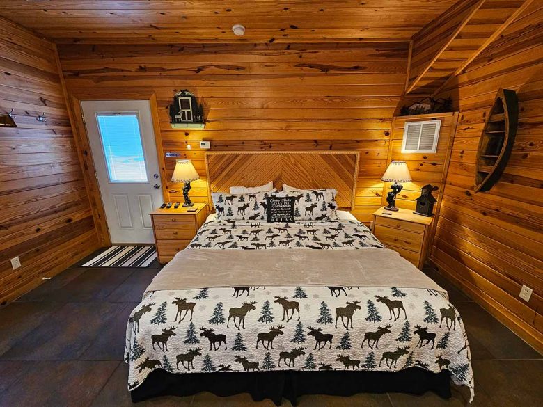 Honey Bear Cabin 1 King Bed