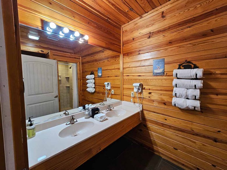Honey Bear Haven Cabin 2 Bathroom