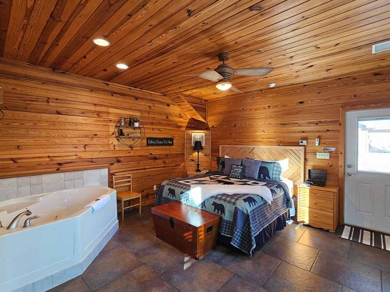Honey Bear Cabin 2 Bedroom & Jetted Tub