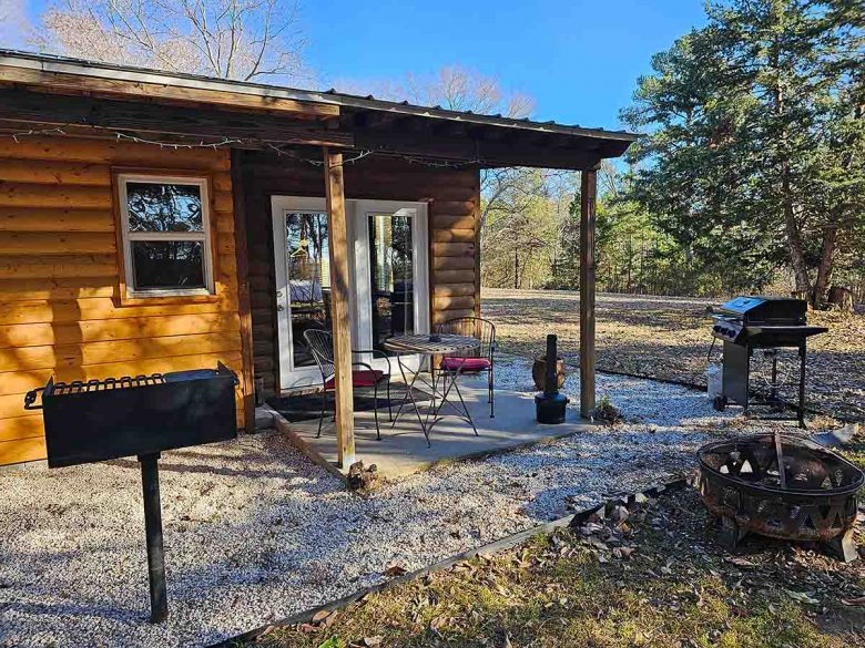 Honey Bear Cabin 2 Grilling & Fire Pit Area