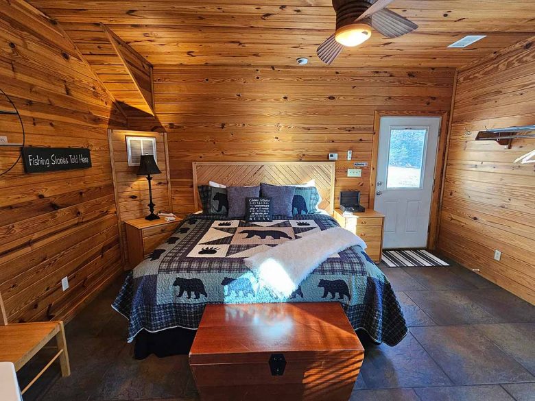Honey Bear Haven Cabin 2 King Bed