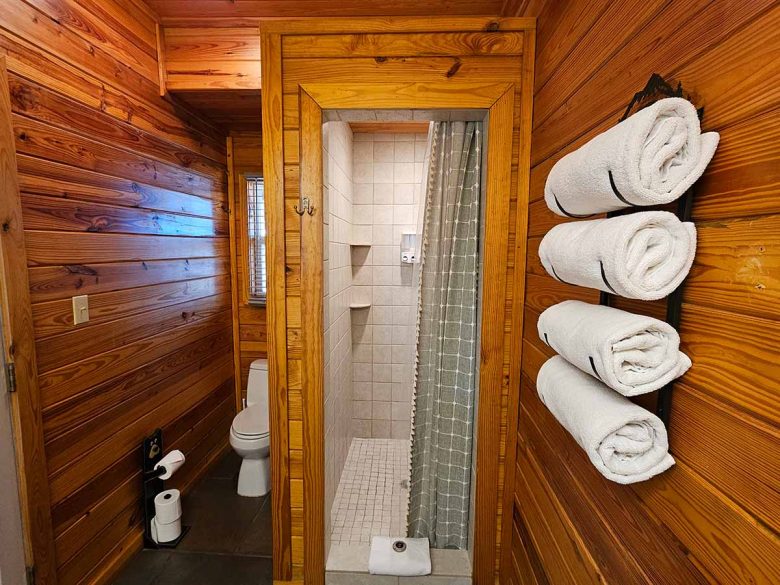 Honey Bear Cabin 2 Walk-in Shower & Toilet