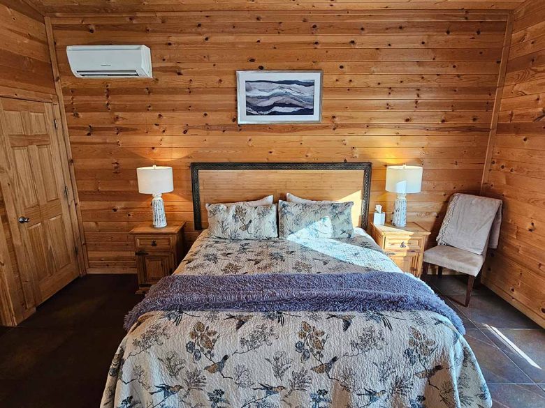Honey Bear Haven Cabin 3 King Bed