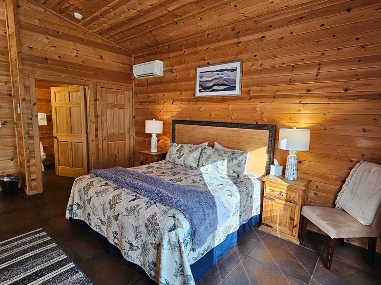 Honey Bear Cabin 3 King Bed & Bathroom