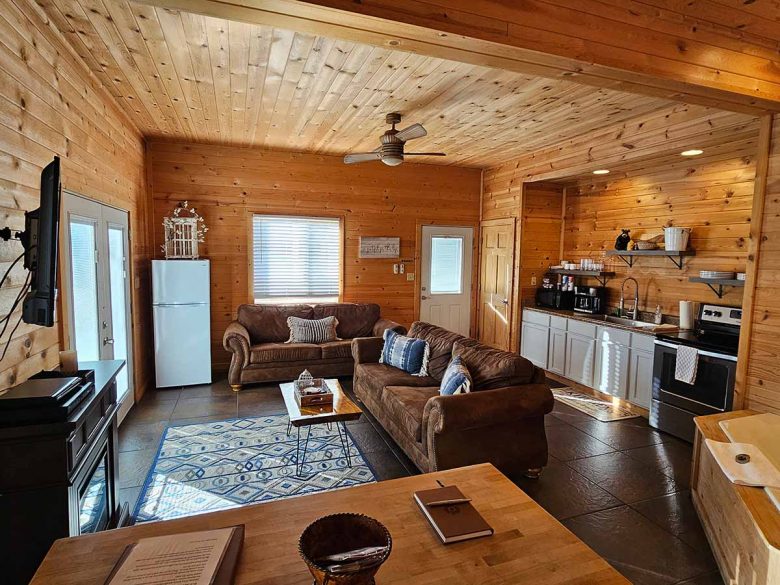 Honey Bear Haven Cabin 3 Open-Plan Living Room Kitchen