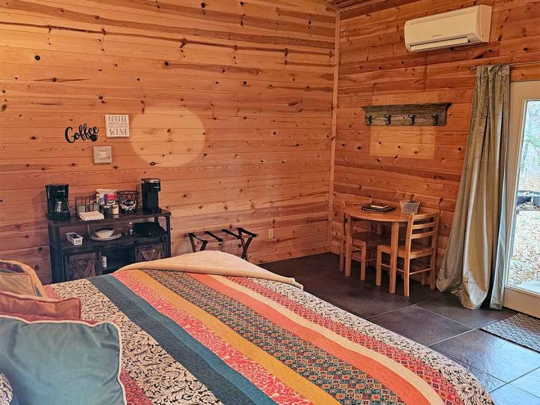 Honey Bear Haven Cabin 4 Kitchenette & Seating
