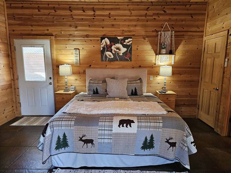 Honey Bear Haven Cabin 5 King Bed