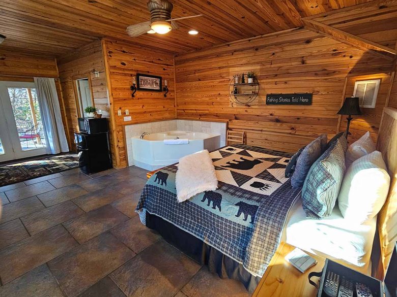 Honey Bear Haven Cabin 2 King Bed & Jetted Tub